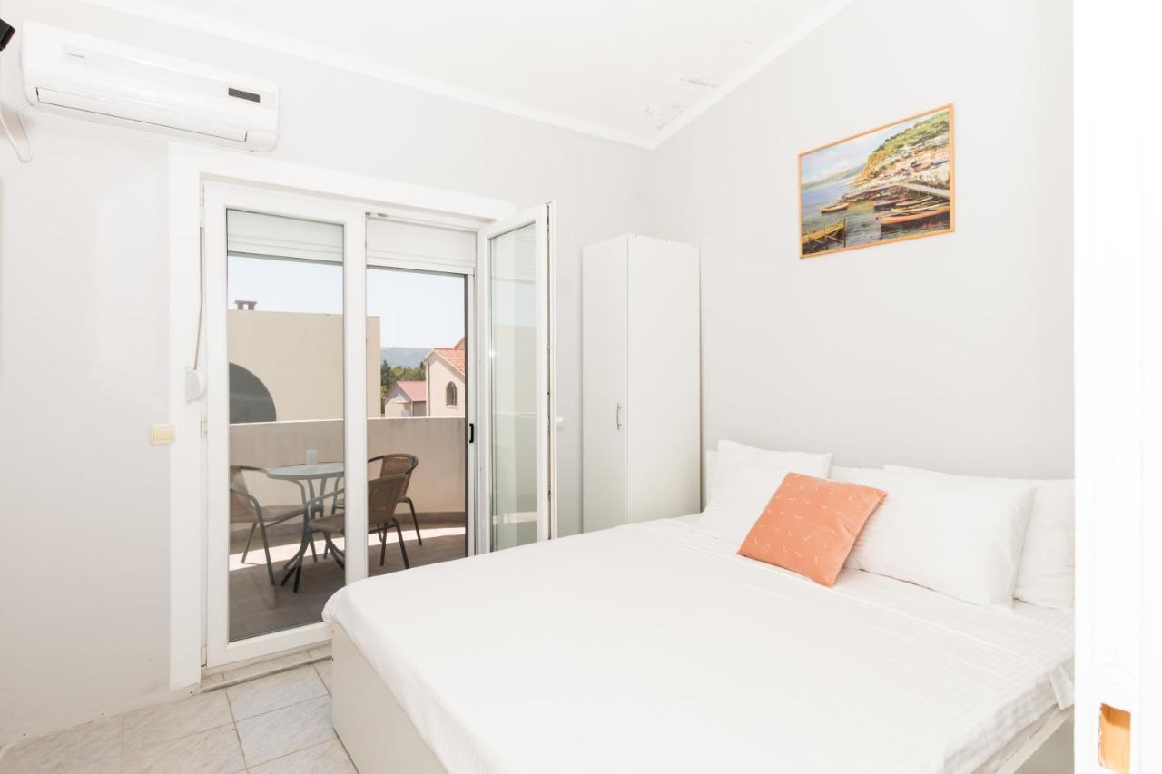 Apartments Dovana Kastela Bagian luar foto