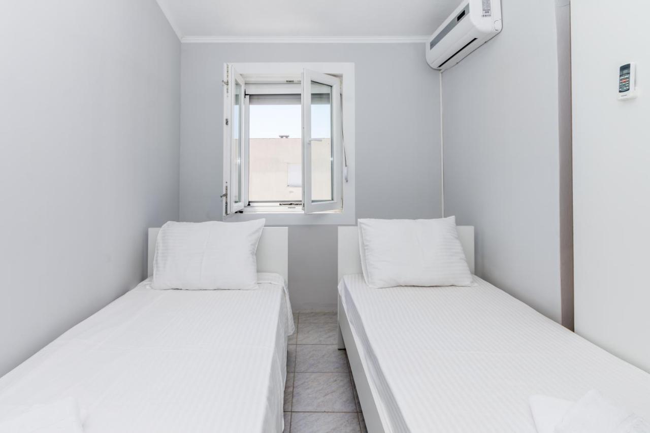 Apartments Dovana Kastela Bagian luar foto