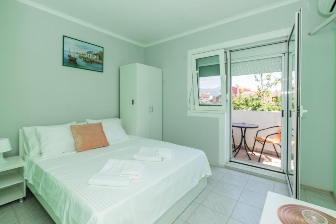Apartments Dovana Kastela Bagian luar foto