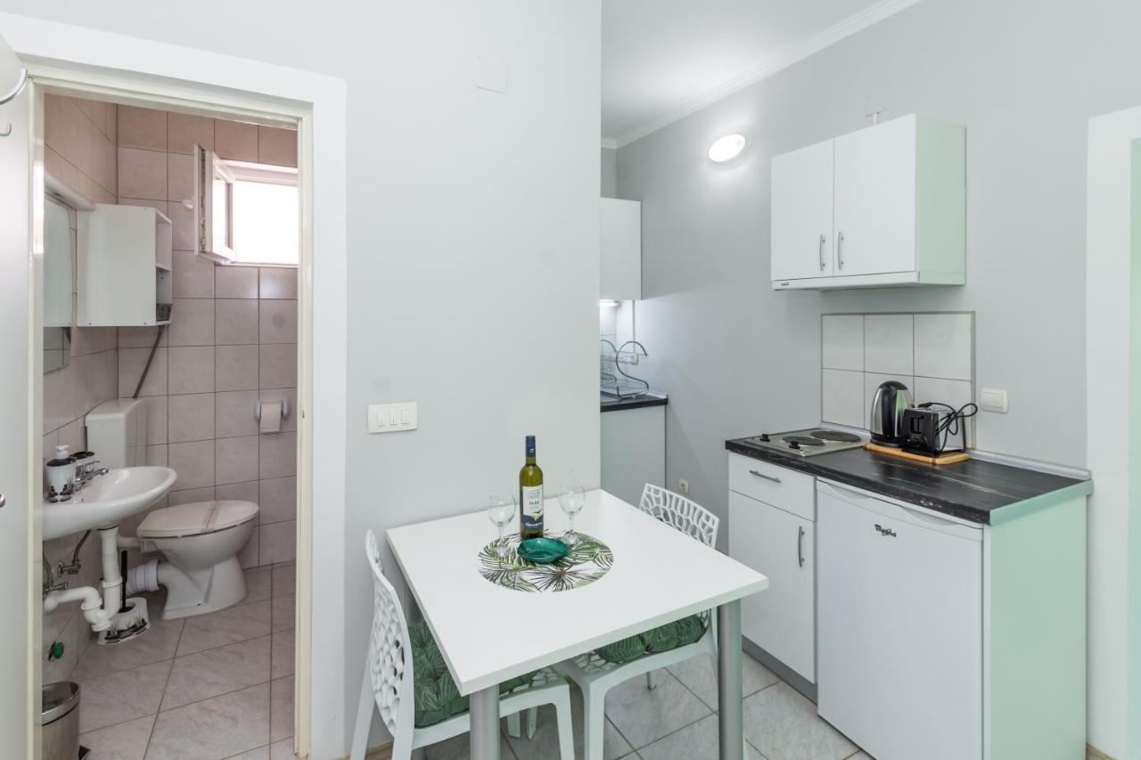 Apartments Dovana Kastela Bagian luar foto