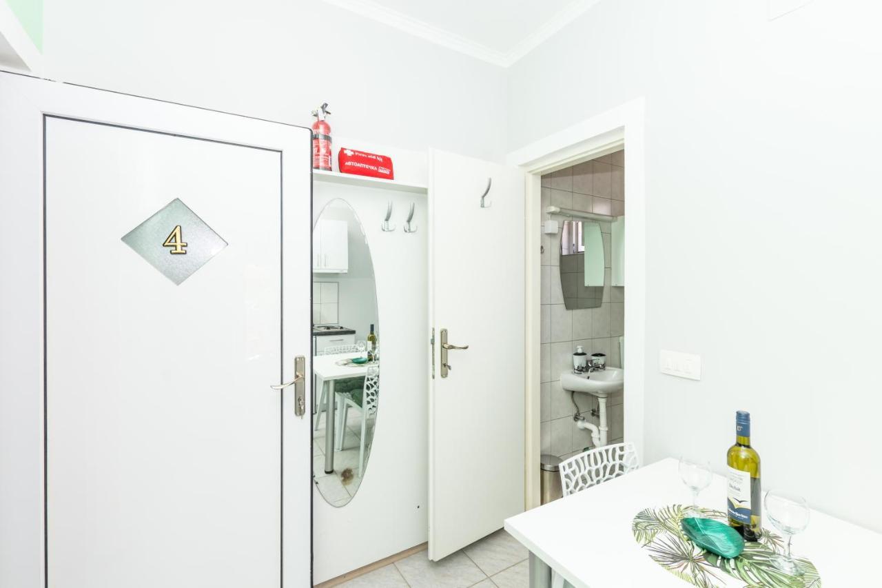 Apartments Dovana Kastela Bagian luar foto