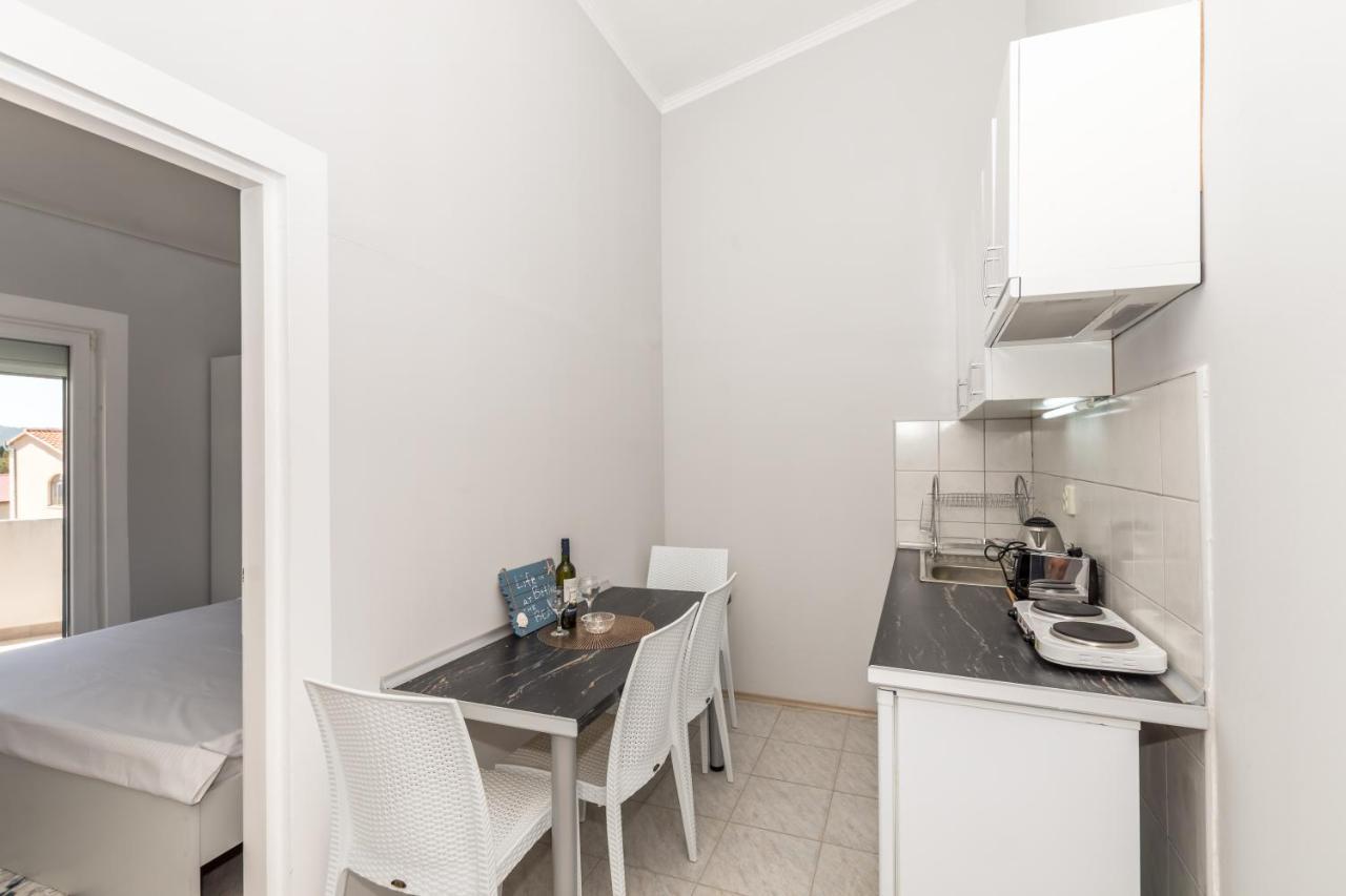 Apartments Dovana Kastela Bagian luar foto