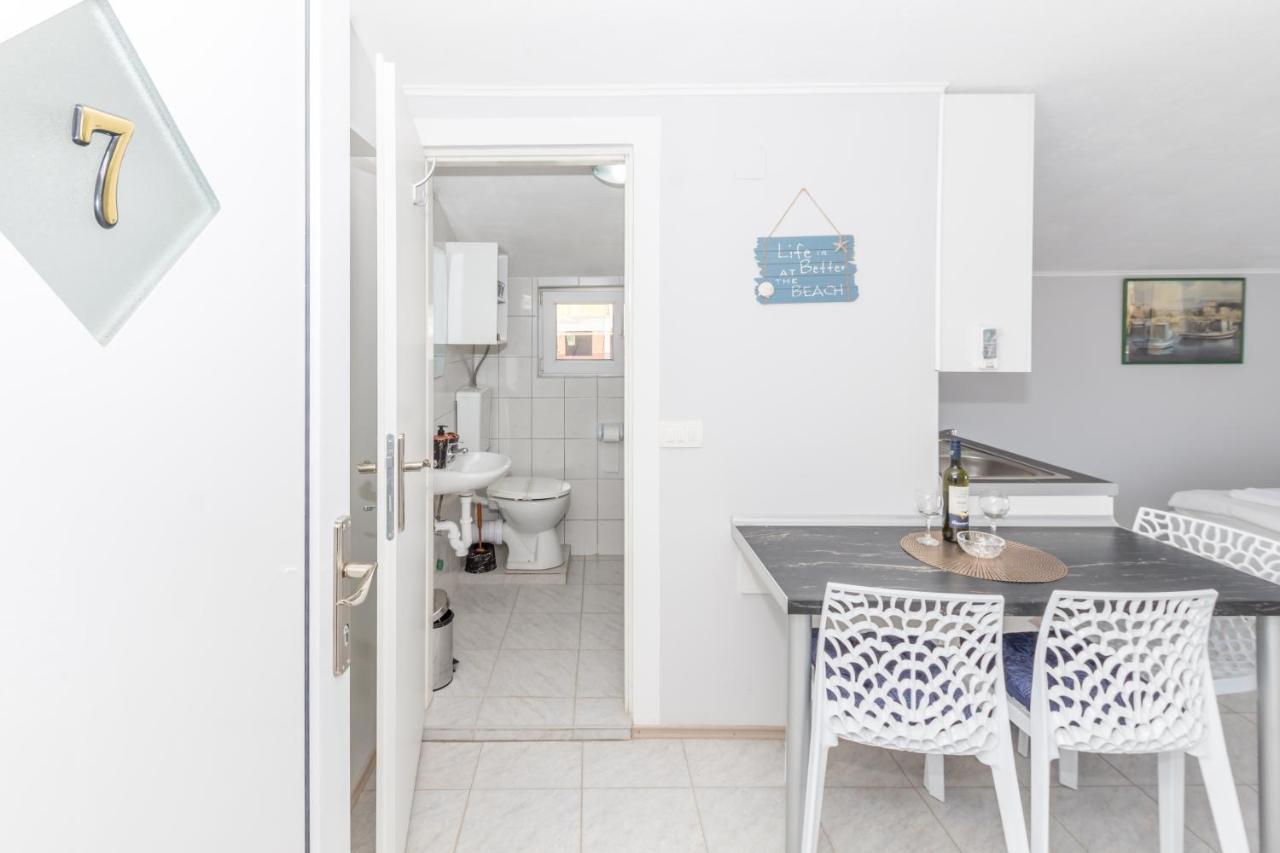 Apartments Dovana Kastela Bagian luar foto