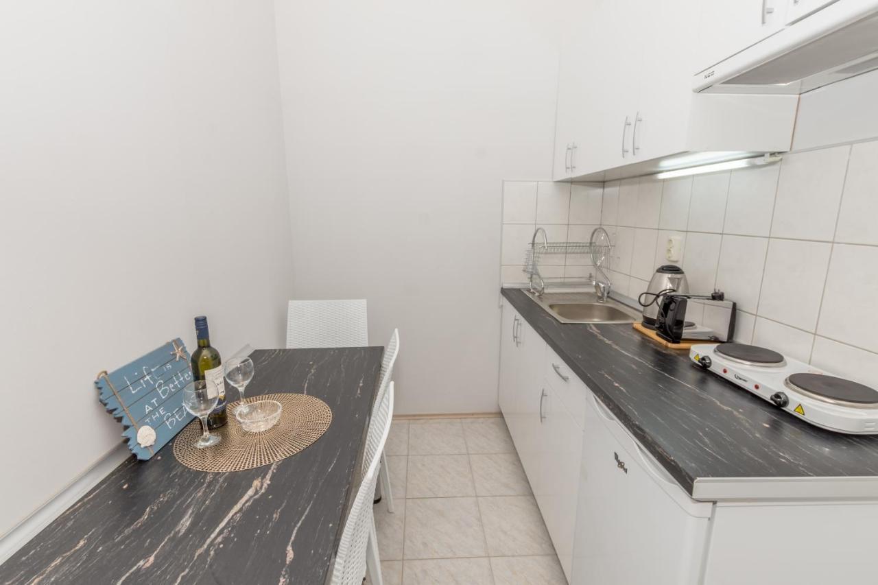 Apartments Dovana Kastela Bagian luar foto