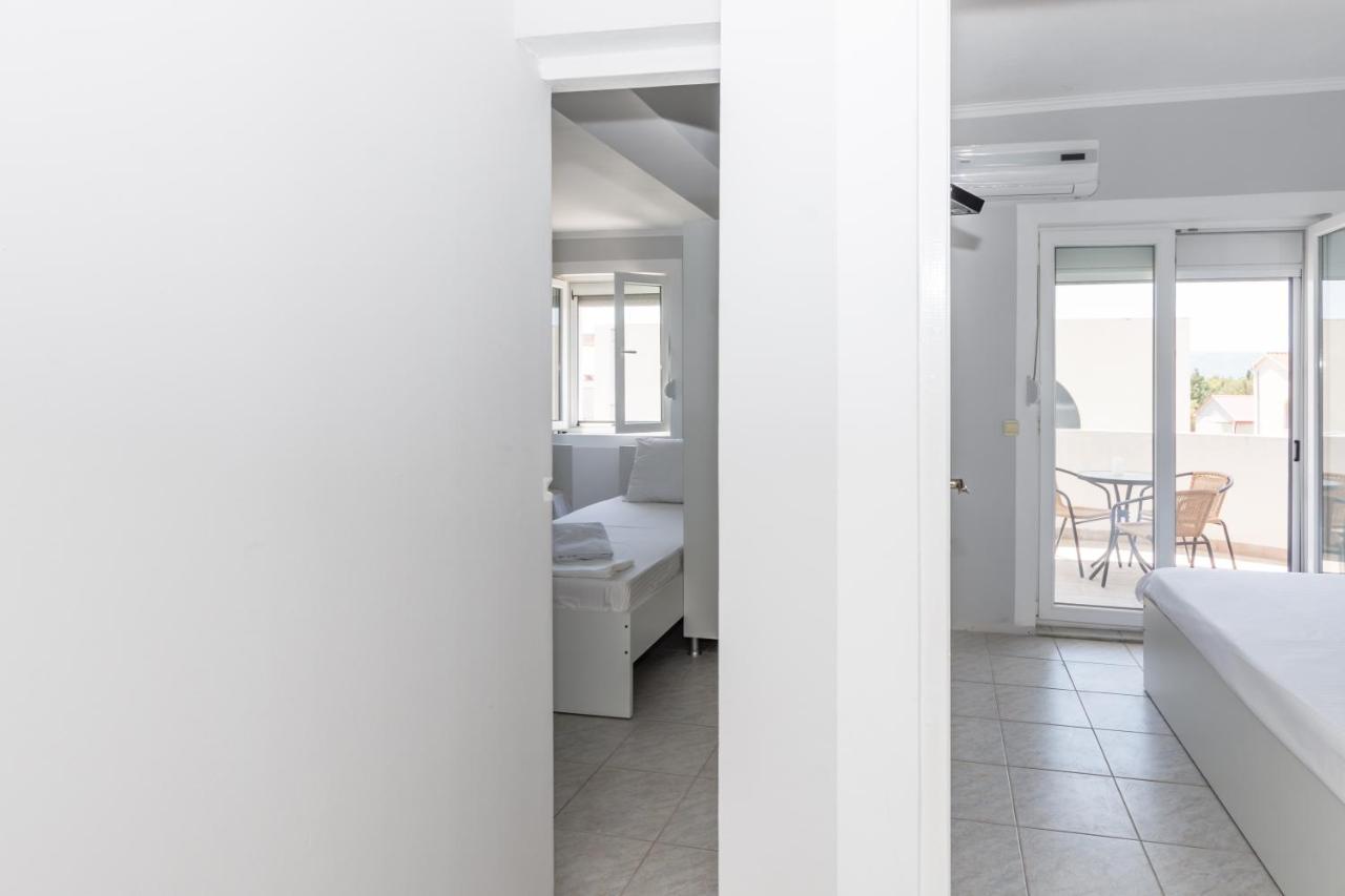 Apartments Dovana Kastela Bagian luar foto